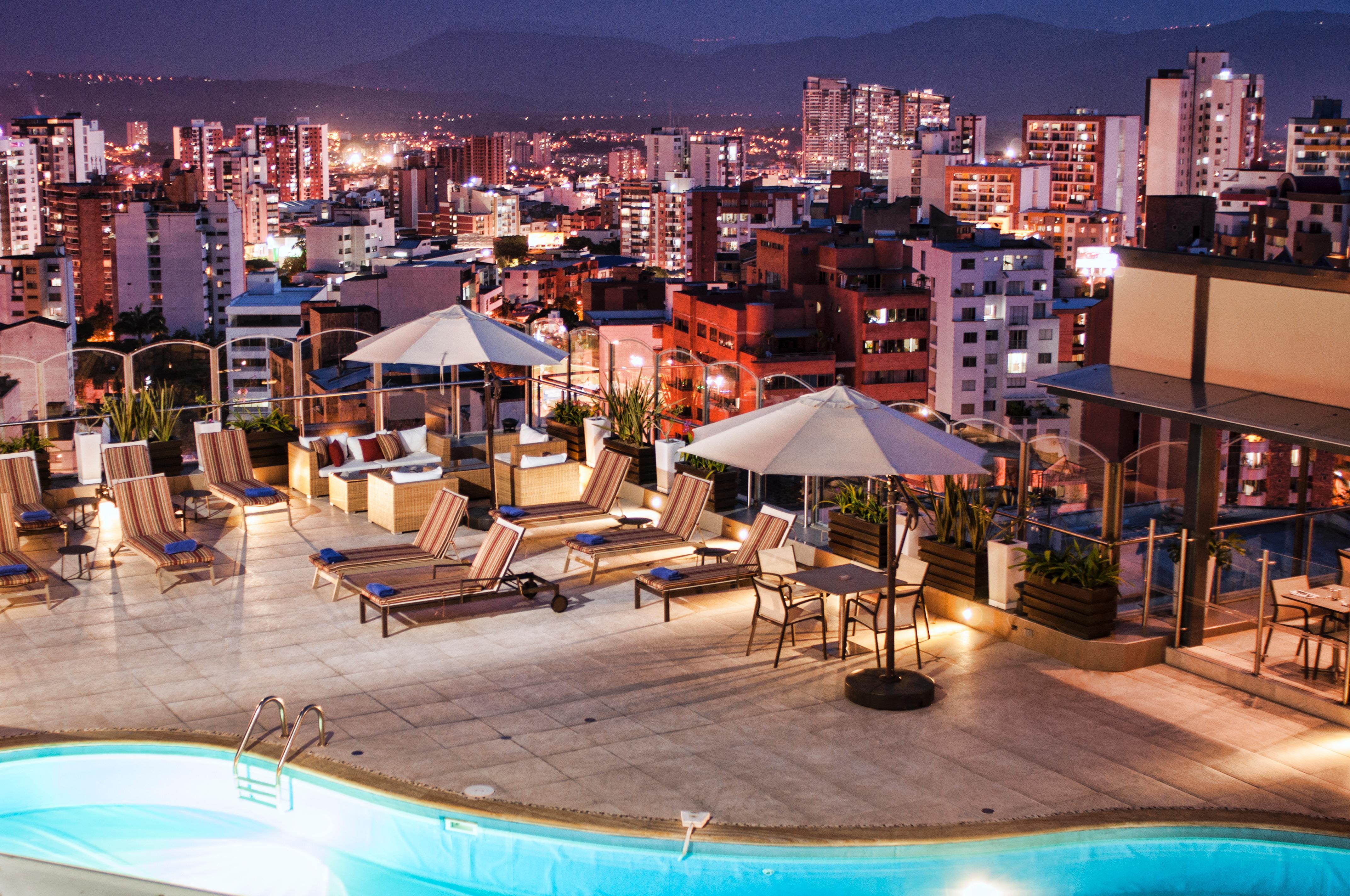 Hotel Dann Carlton Bucaramanga Exteriör bild View from the hotel's rooftop pool