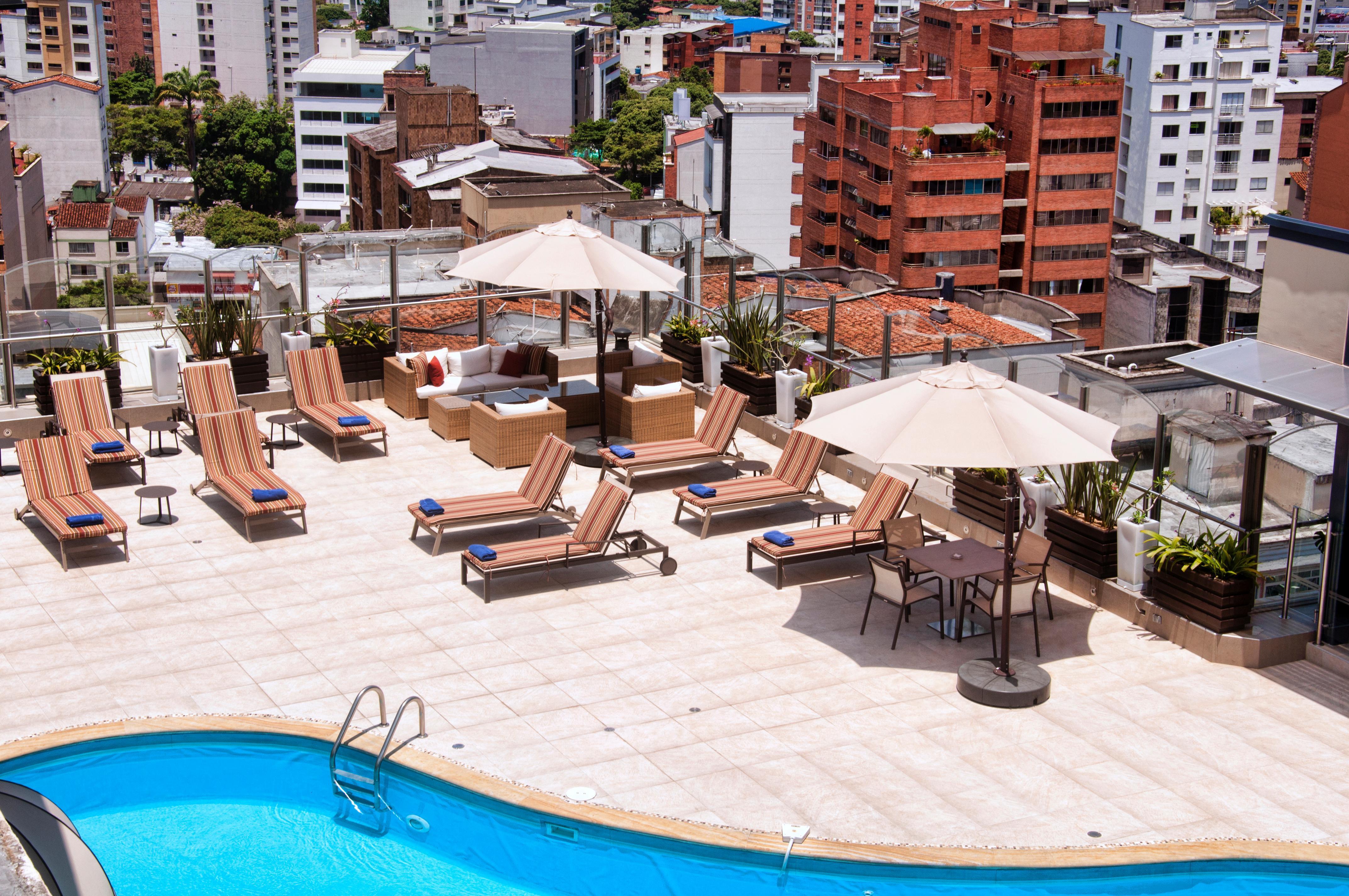 Hotel Dann Carlton Bucaramanga Exteriör bild Rooftop pool