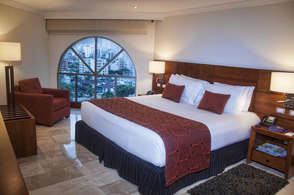 Hotel Dann Carlton Bucaramanga Exteriör bild A bedroom at the hotel