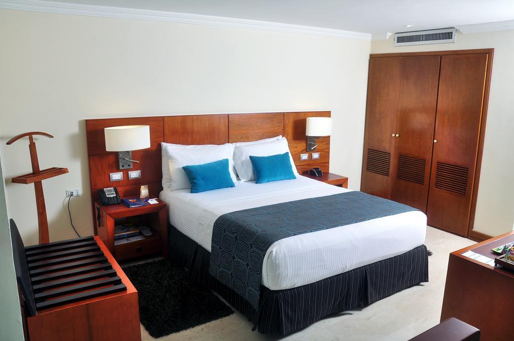 Hotel Dann Carlton Bucaramanga Exteriör bild A room at the hotel