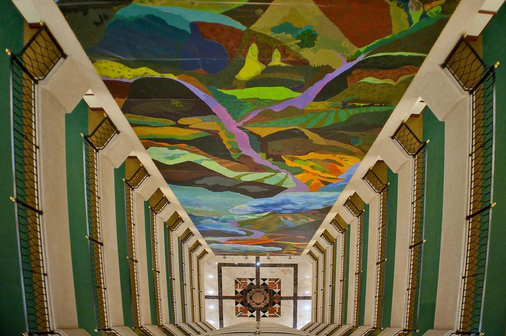 Hotel Dann Carlton Bucaramanga Exteriör bild The ceiling of the staircase
